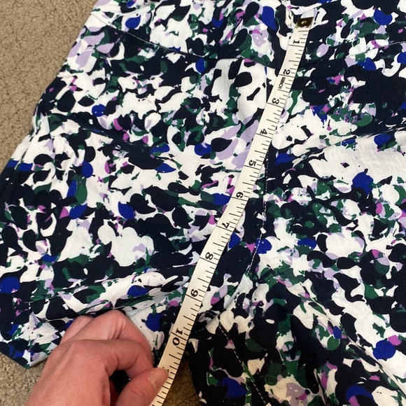 Margaret M shorts, size small - Picture 4 of 5